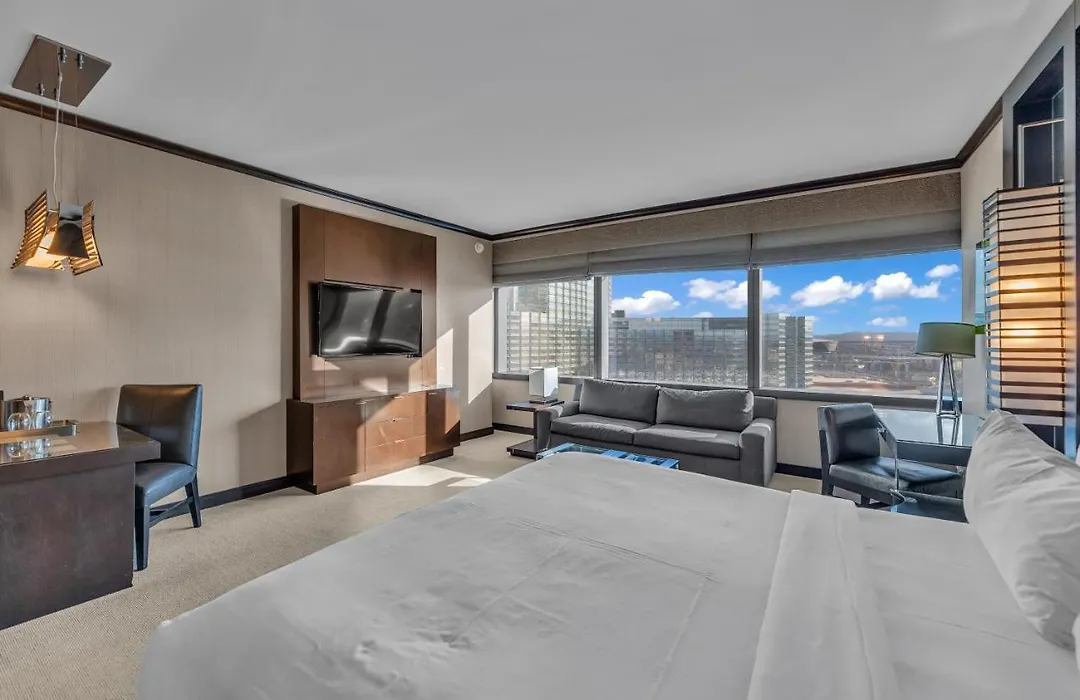 Vdara Studio Suite 011 Pool View Free Valet Parking-1
