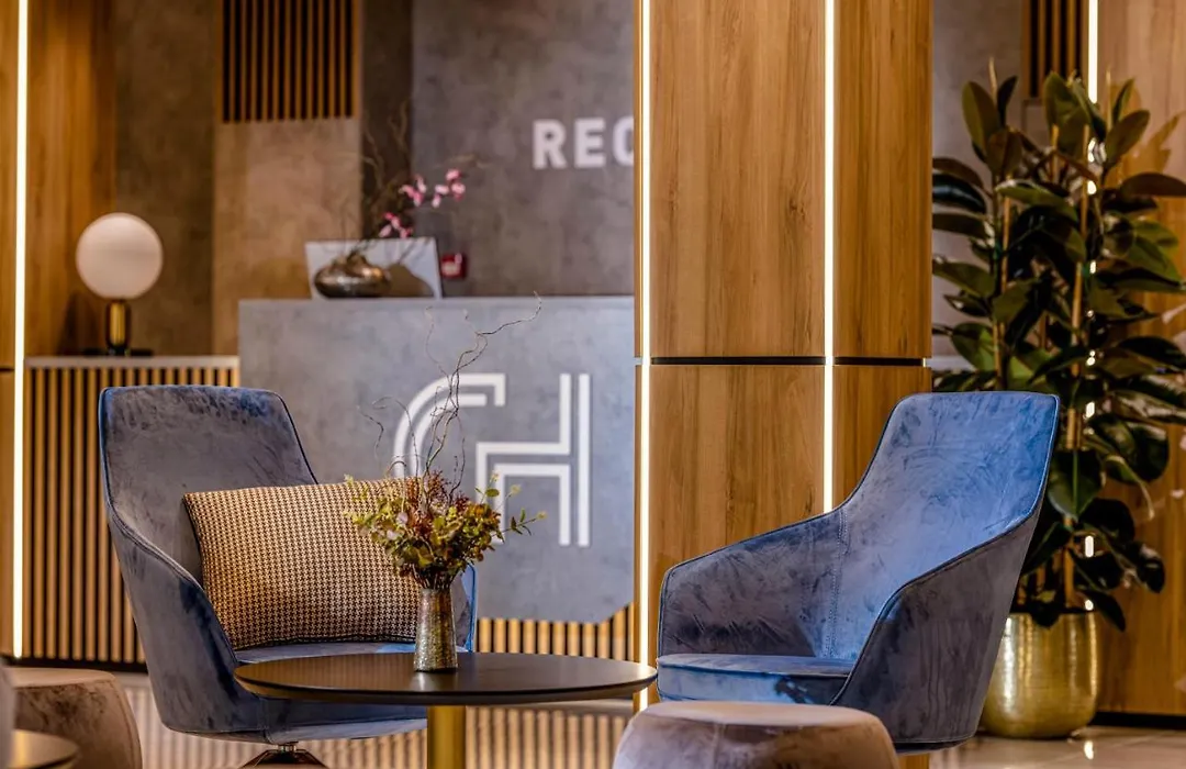 Hotel Holiday-1