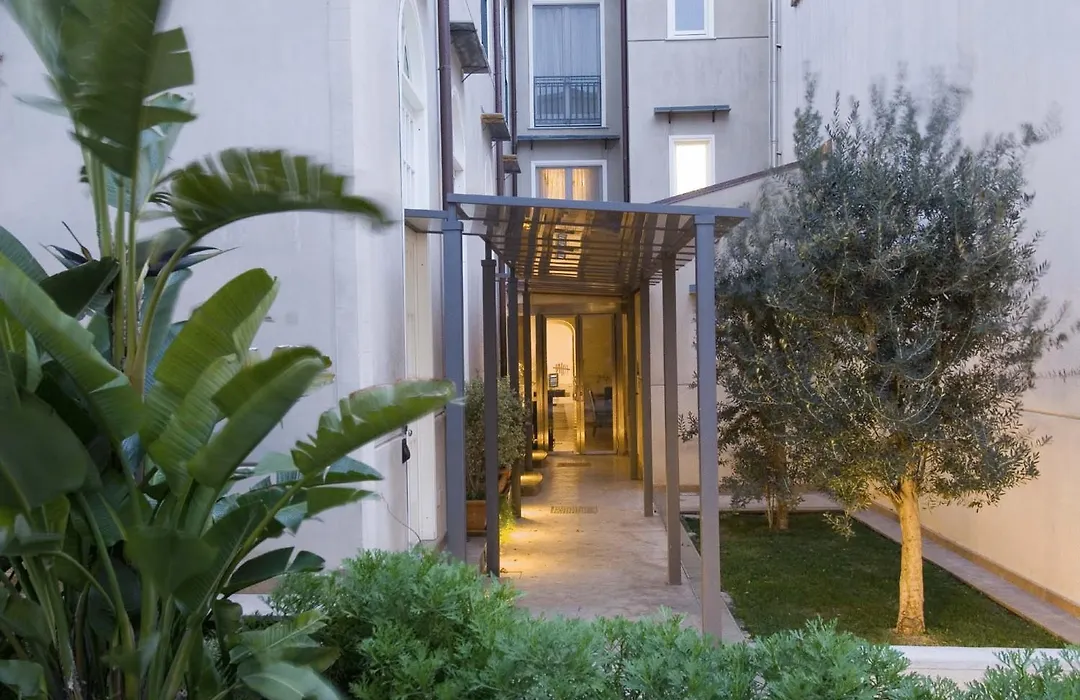 Ucciardhome Hotel-1