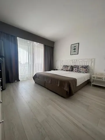 Domina Coralbay Aquamarine camera privata-1