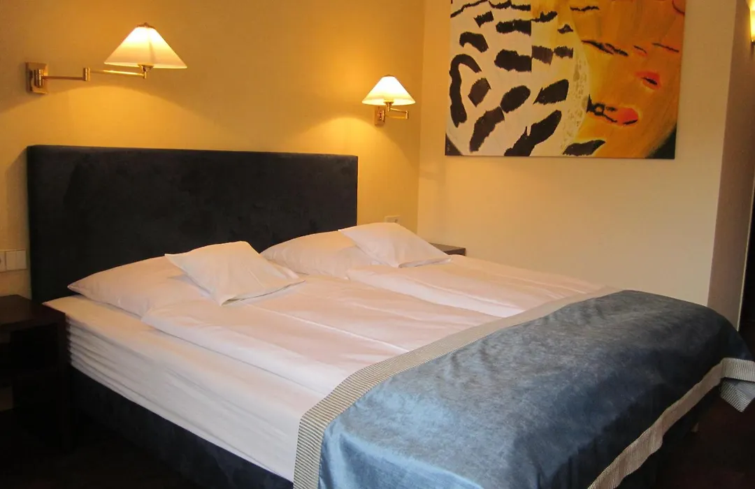 Central Hotel-1