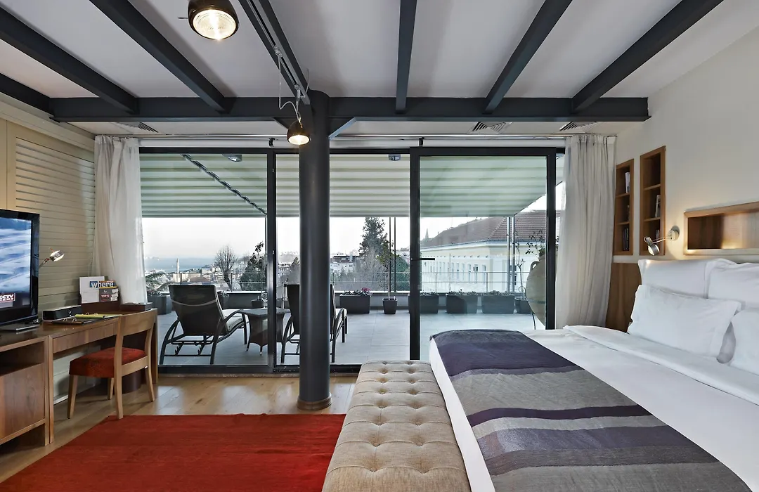 Tomtom Suites-1