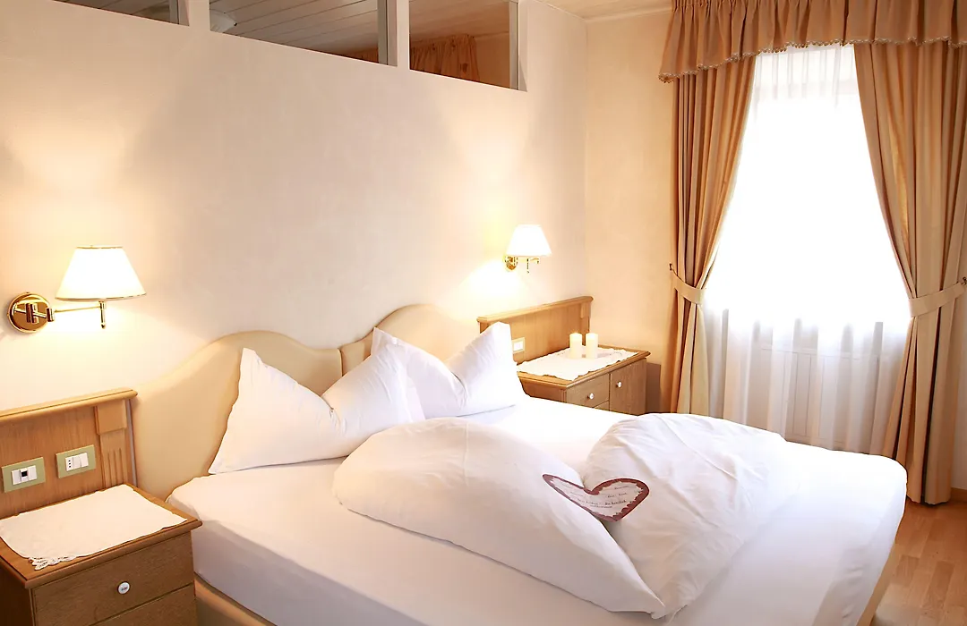 Hotel Weisses Lamm-1