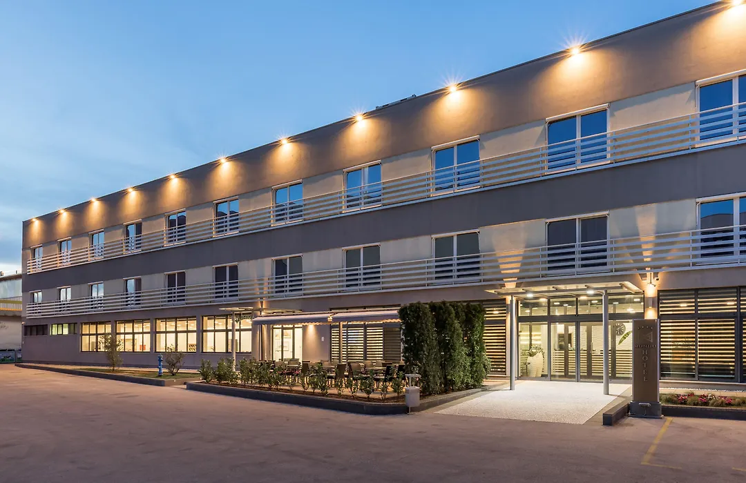 Hotel Mondo-1