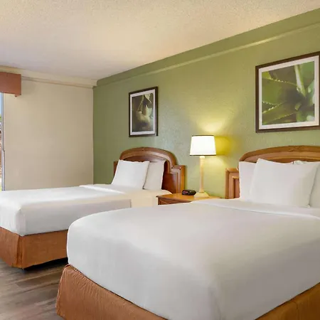 Baymont By Wyndham Intl Speedway I-95 Daytona Beach-3
