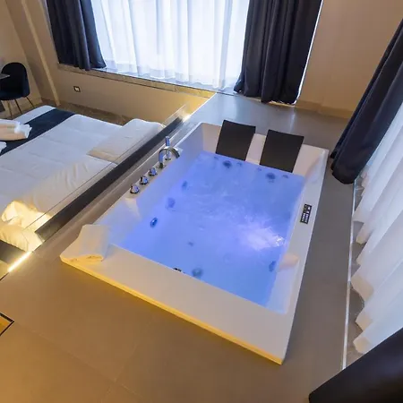Maximum Exclusive Suite & Spa-2