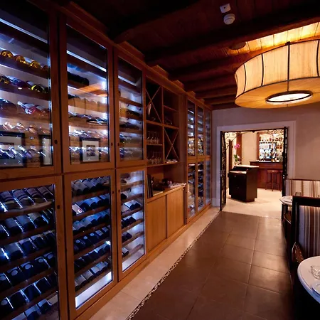 Опера Готель - The Leading Hotels of the World-2