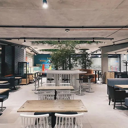 Iq Hotel-3