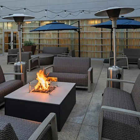 Courtyard Long Beach Airport-2
