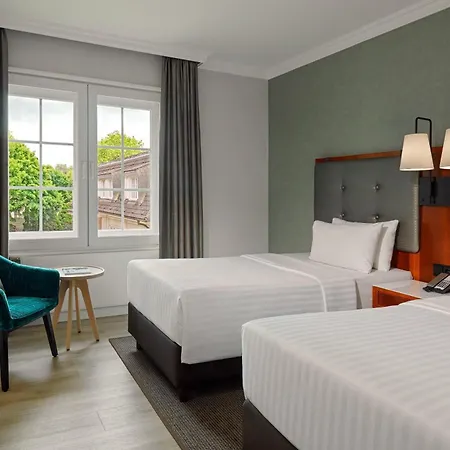 Courtyard By Marriott Hamburg Airport-3