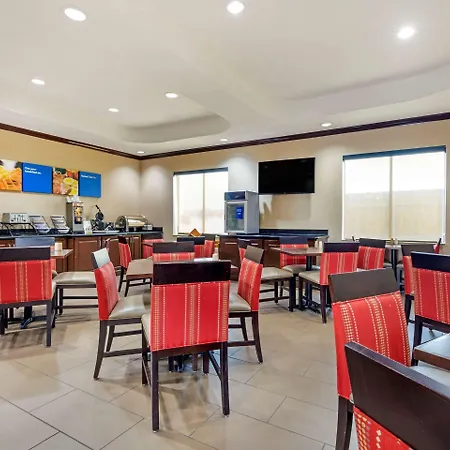 Comfort Inn Near Unt-3