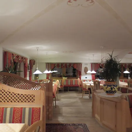 Hotel Ciasa Ai Pini-3
