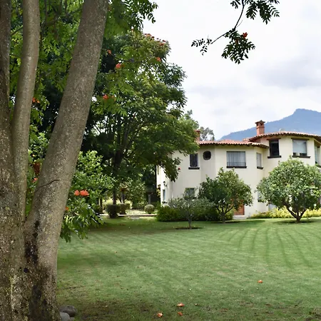 Casa Bugambilia, Un Pequeno Hotel En Tepoztlan-2