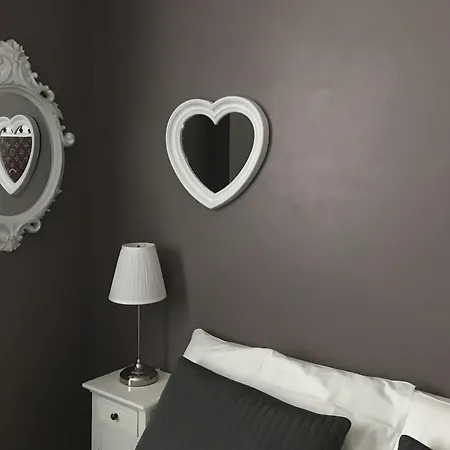 051 Room & Breakfast-2
