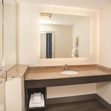 La Quinta Inn & Suites By Wyndham Chicago Downtown-3