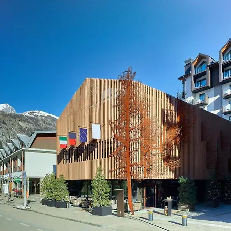 Le Massif Hotel & Lodge Courmayeur - The Leading Hotels Of The World-3