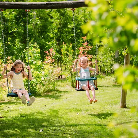 Hotel Tiefenbrunn Gardensuites & Breakfast-3