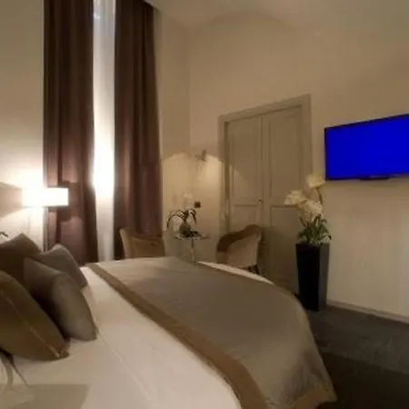 Piazza Del Gesu' Luxury Suites-2