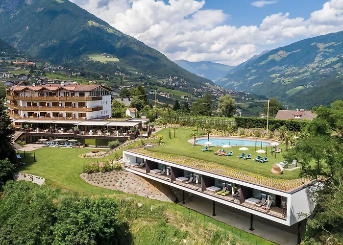 Hotel mit Pool: Hotel Traubenheim