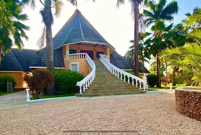  Sunset Villa Boutique
