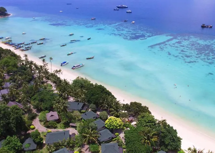 Hotel romântico: Phi Phi Holiday Resort, Leam Tong Beach