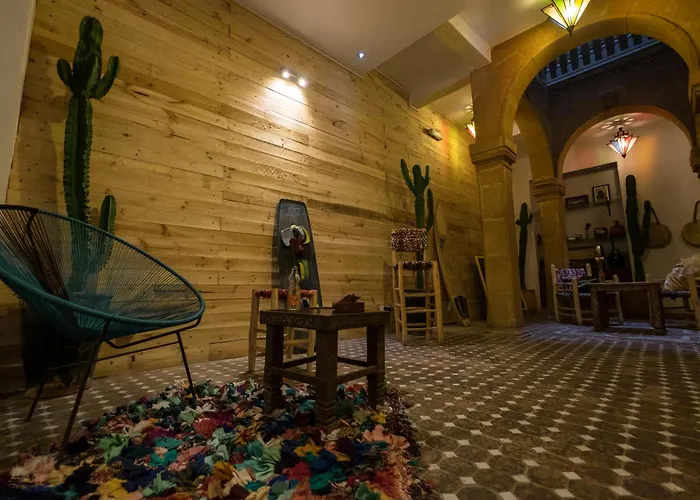 Hotel with view: Riad Inna & Watersports Center