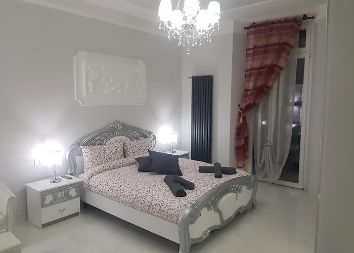 La villa: Black & White