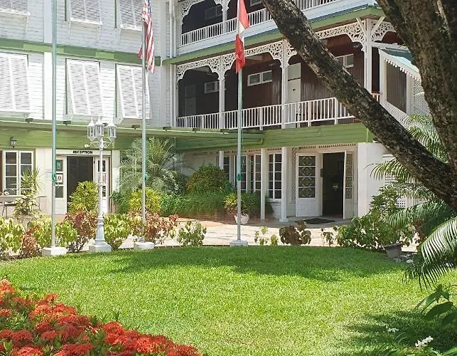 Central hotel: Cara Lodge Hotel