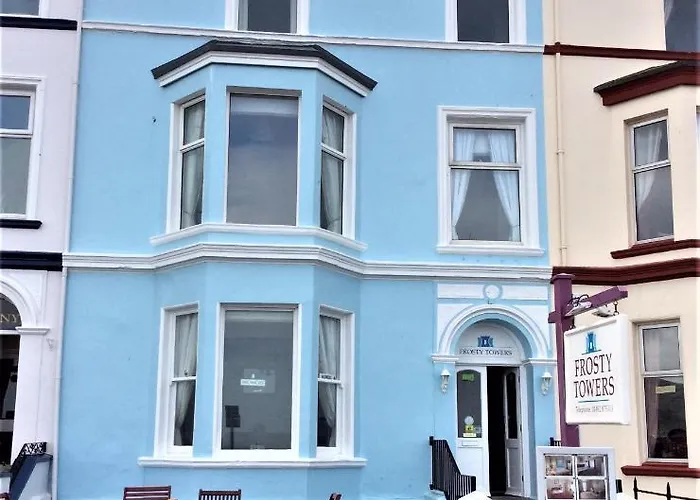 Beach hotel: Frosty Towers