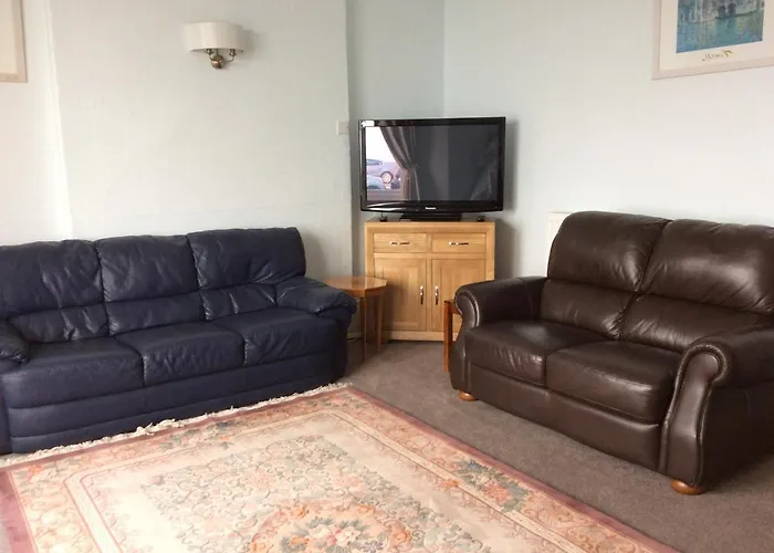 Beach hotel: Frosty Towers