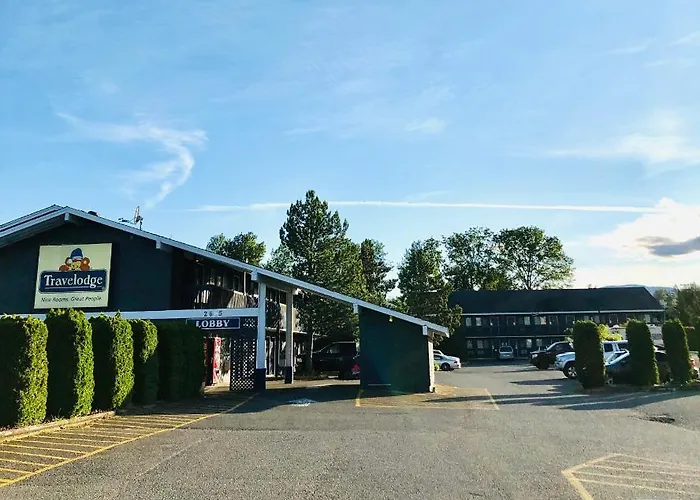 Cheap hotel: Coast Courtenay Hotel