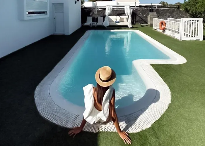 Villa: Hyde Park Lane Villas