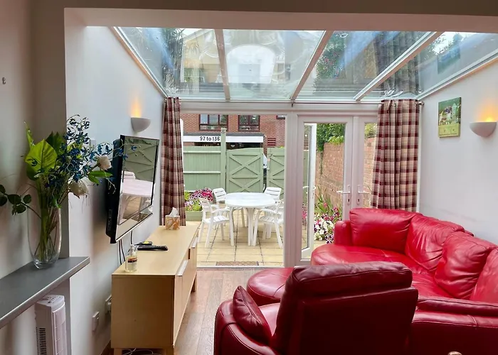 Pet Friendly hotel: Somers 4 Bed House Off Road Parking Pet Friendly