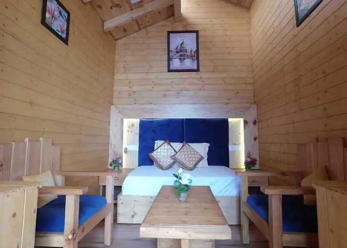 Rooftop Cottages & Restaurant, Pangot