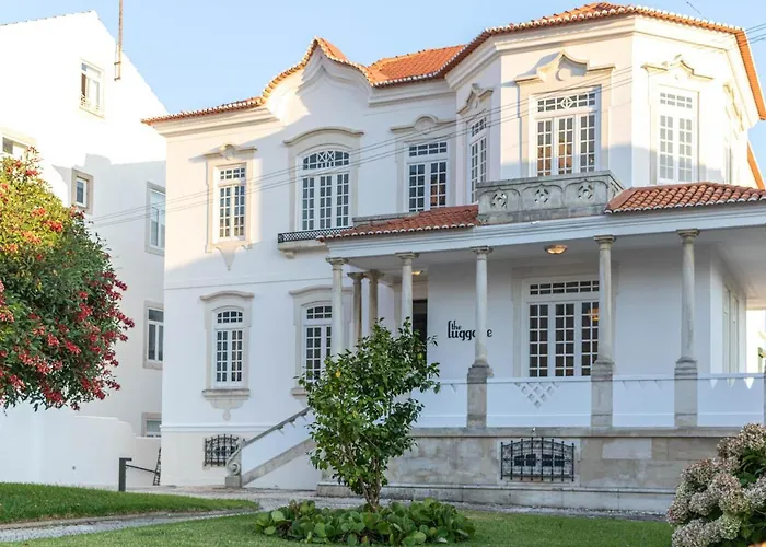 Family Hotel: The Luggage