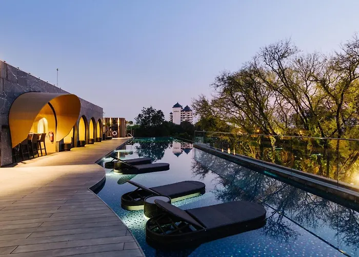 5 star hotel: Cross Chiang Mai Riverside