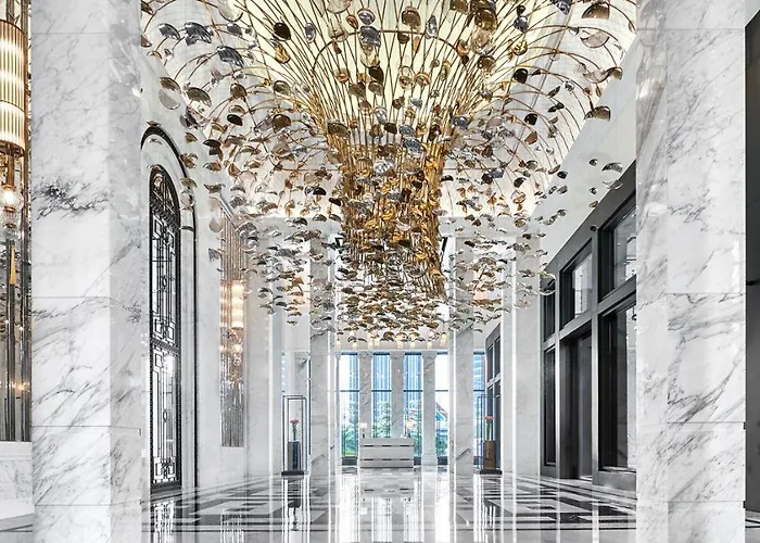Hotel with pool: The Langham, Jakarta