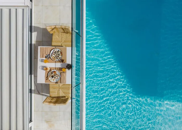 Cyano Hotel