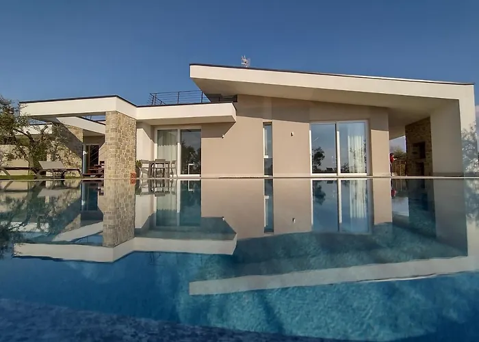 Villa: La Rondinella Apartments