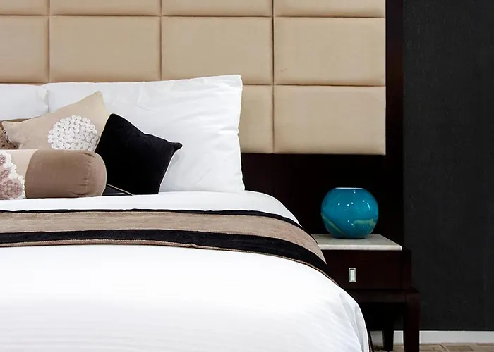 Vr Queen Street Hotel & Suites