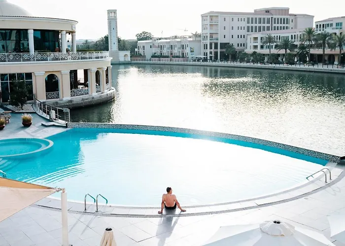 Hotel with view: Millennium Lakeview Hotel