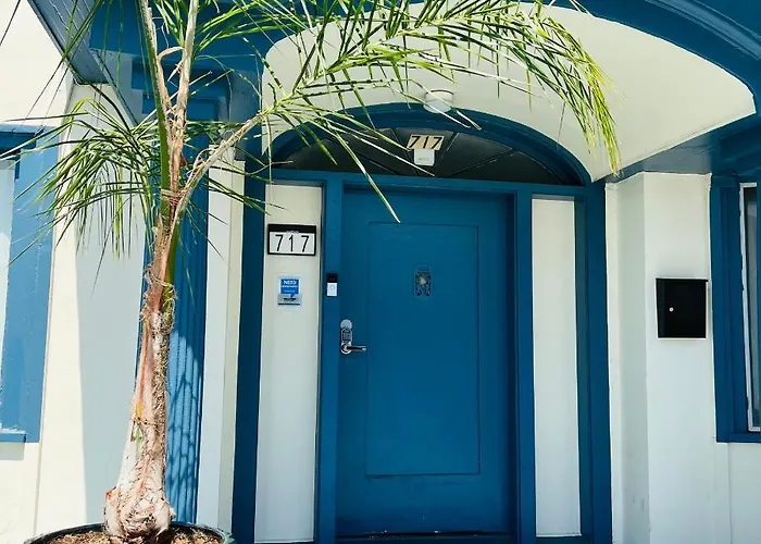 Hotel near College: The Wilshire Metro