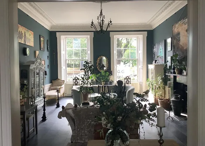 Hotel: A Room In The City - West