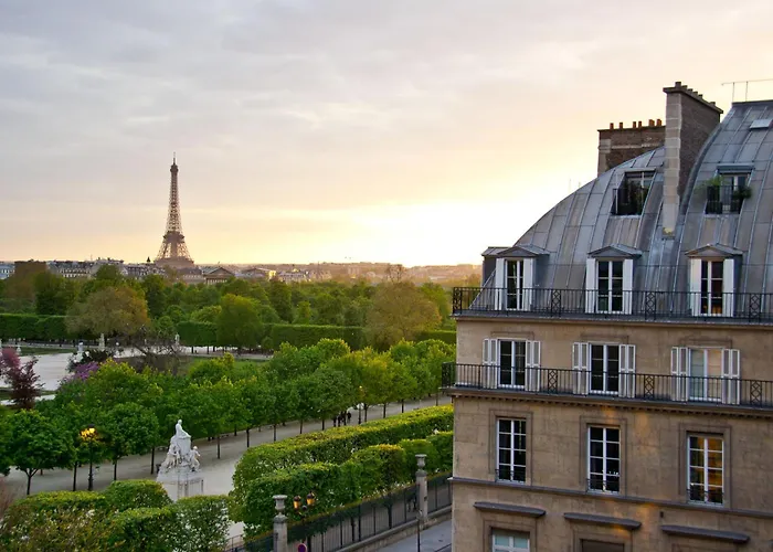 Resort: Hôtel Regina Louvre
