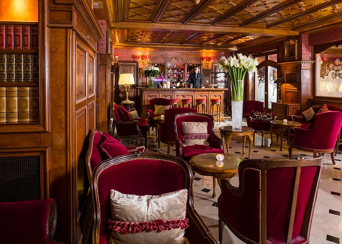 Resort: Hôtel Regina Louvre