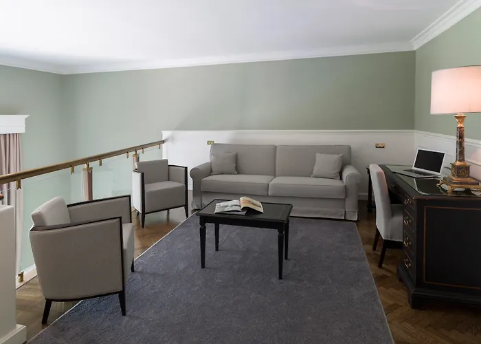 Plaza Hotel Lucchesi