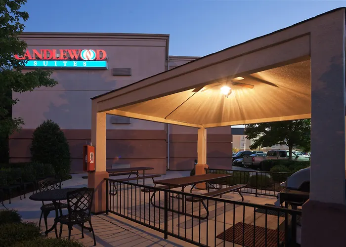 Pet Friendly hotel: Sonesta Simply Suites Huntsville Research Park