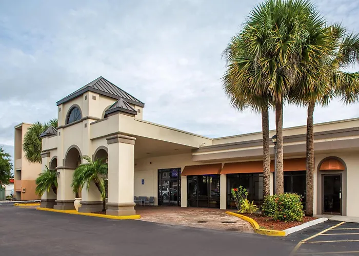 Motel: Days Inn & Suites By Wyndham Orlando Airport