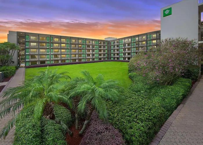 Hotel with pool: Wyndham Garden Lake Buena Vista - Disney Springs Area