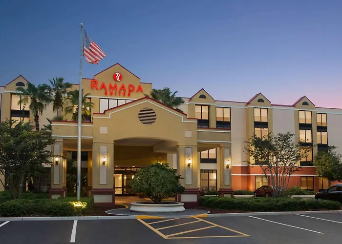 Ramada By Wyndham Suites Airport- Free Airport Shuttle